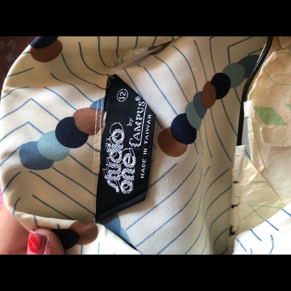 1970s vintage dagger collar button down women’s blouse - Picture 3 of 4